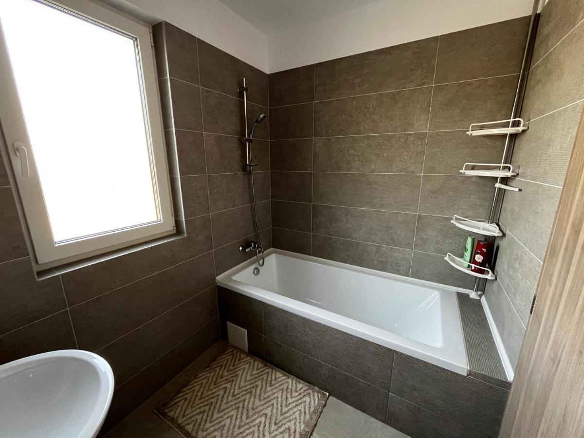 Ferienwohnung Apartament Modern Cu O Camera Timişoara Exterior foto